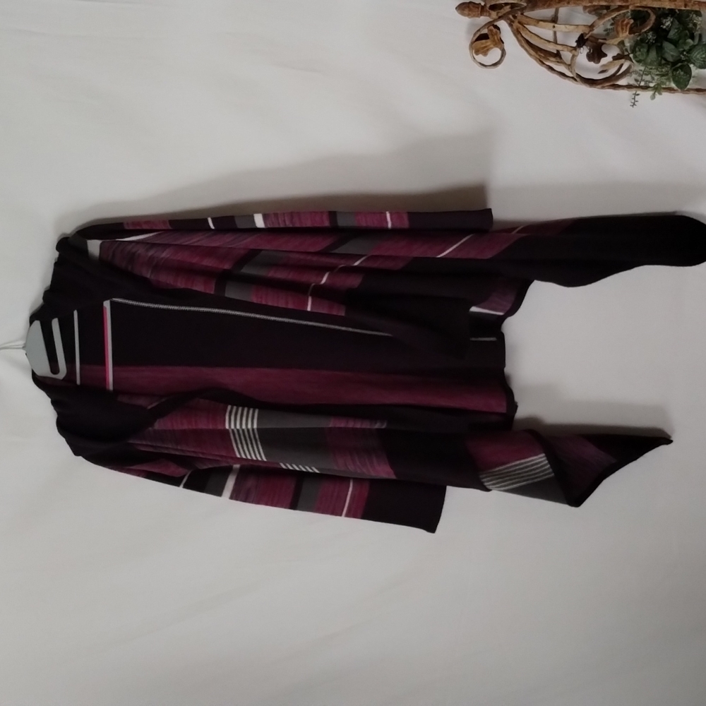 5/48 WOMEN GUARDIAN SWEATER W/ HOOD.